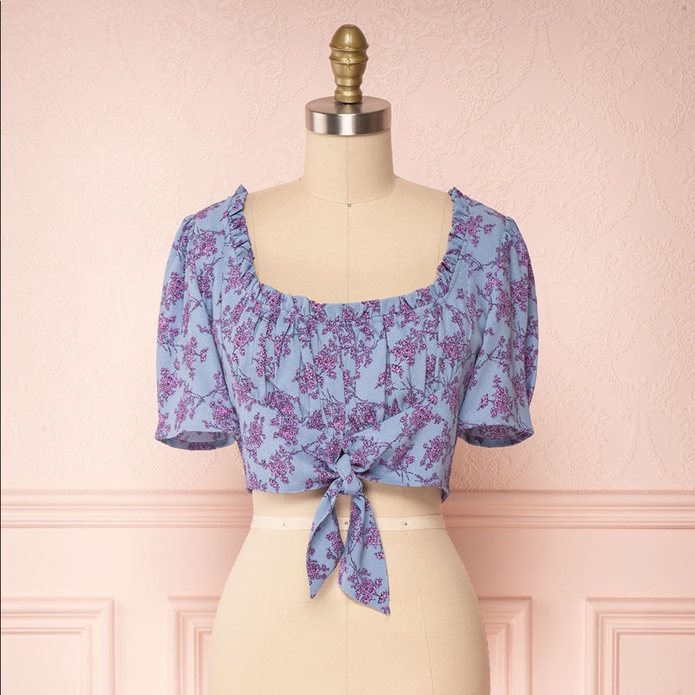 NWT Boutique 1861 Blue and Lilac Floral Crop Top w Tie Detail, size Medium